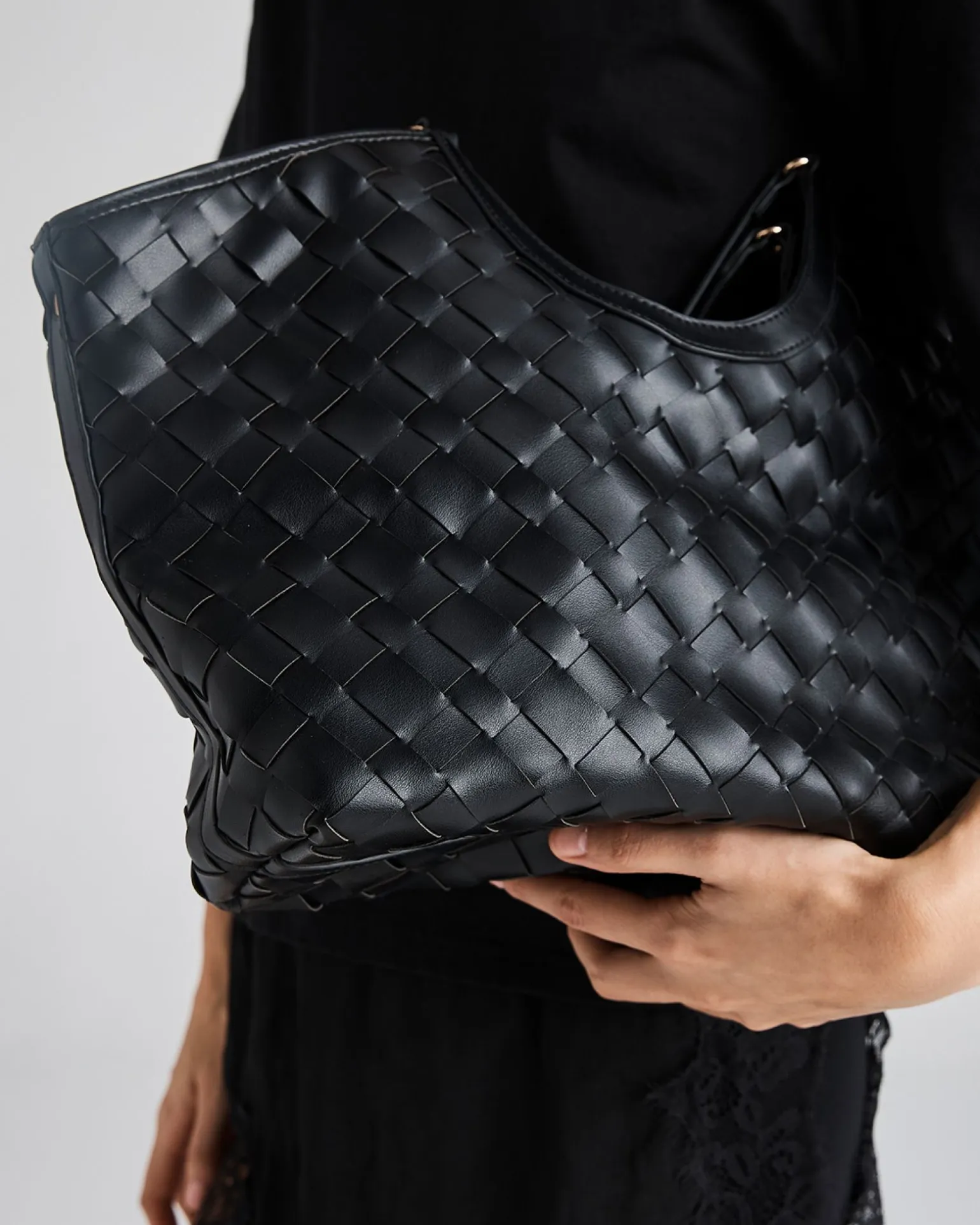 ALADIN BLACK SHOULDER BAG