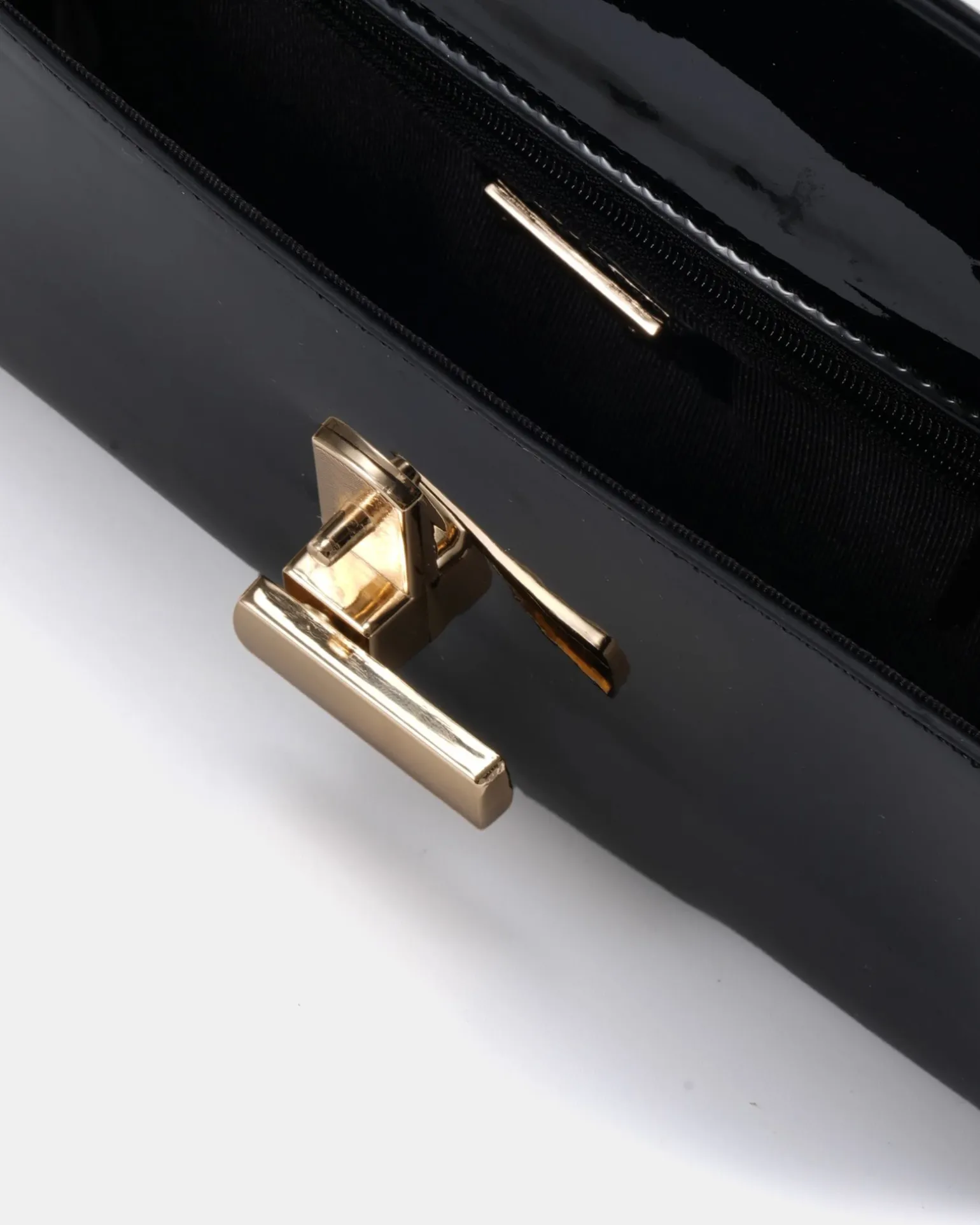 ALYSSE Black Patent Clutch