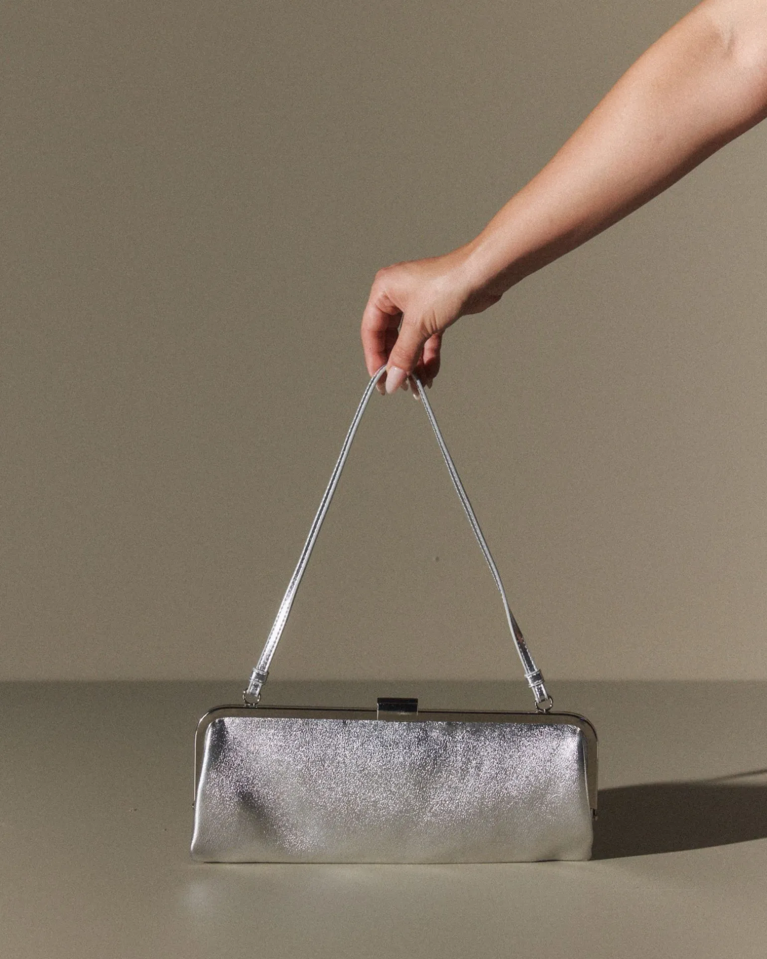 ATROPIC SILVER SHOULDER BAG