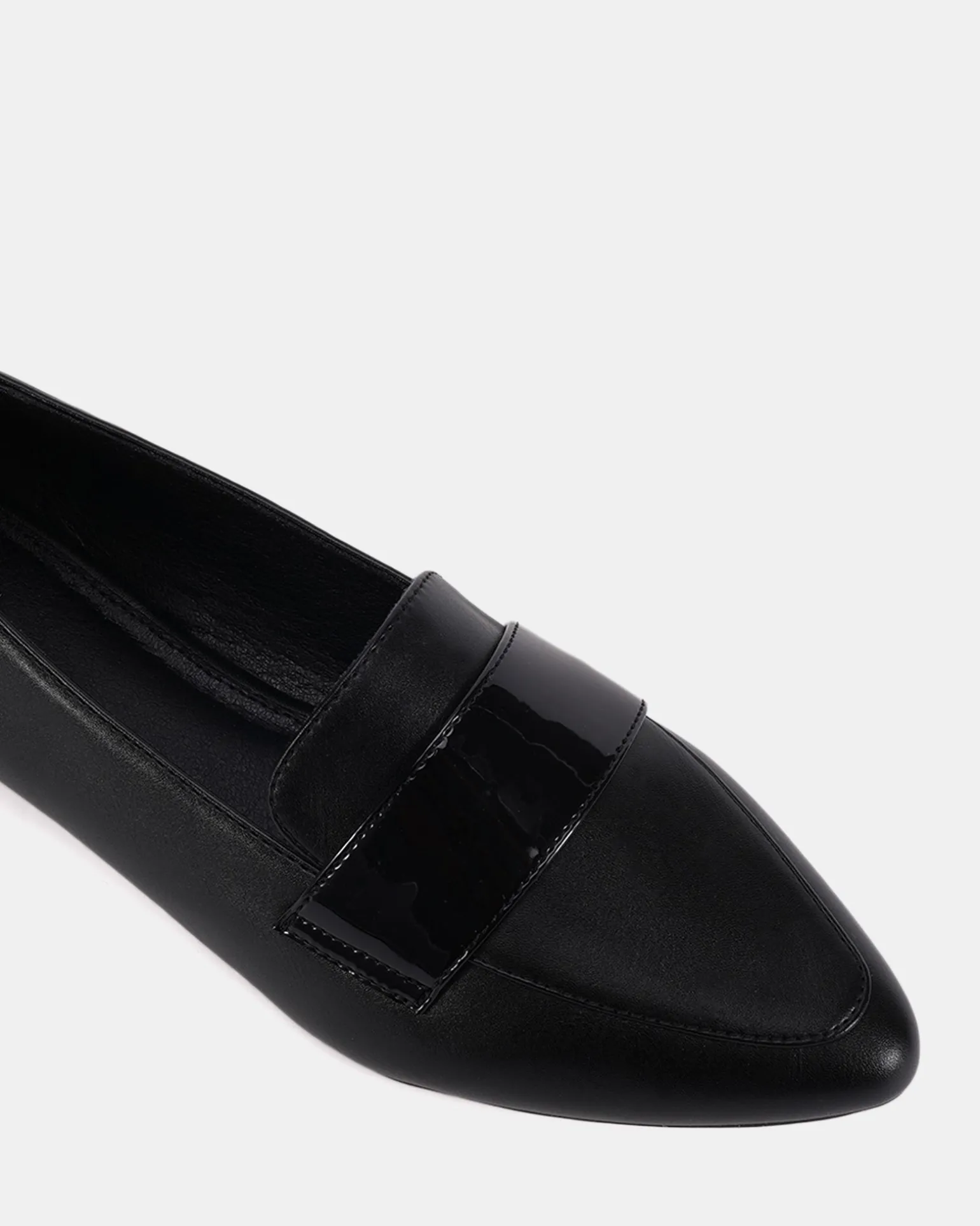 COUNT BLACK Ballet Flats