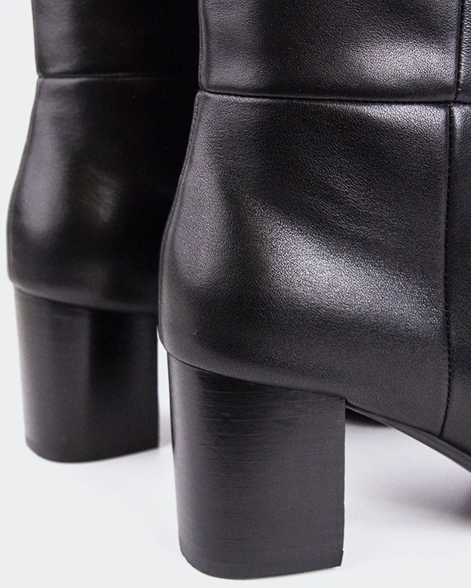 LI-PYXIS Black Leather