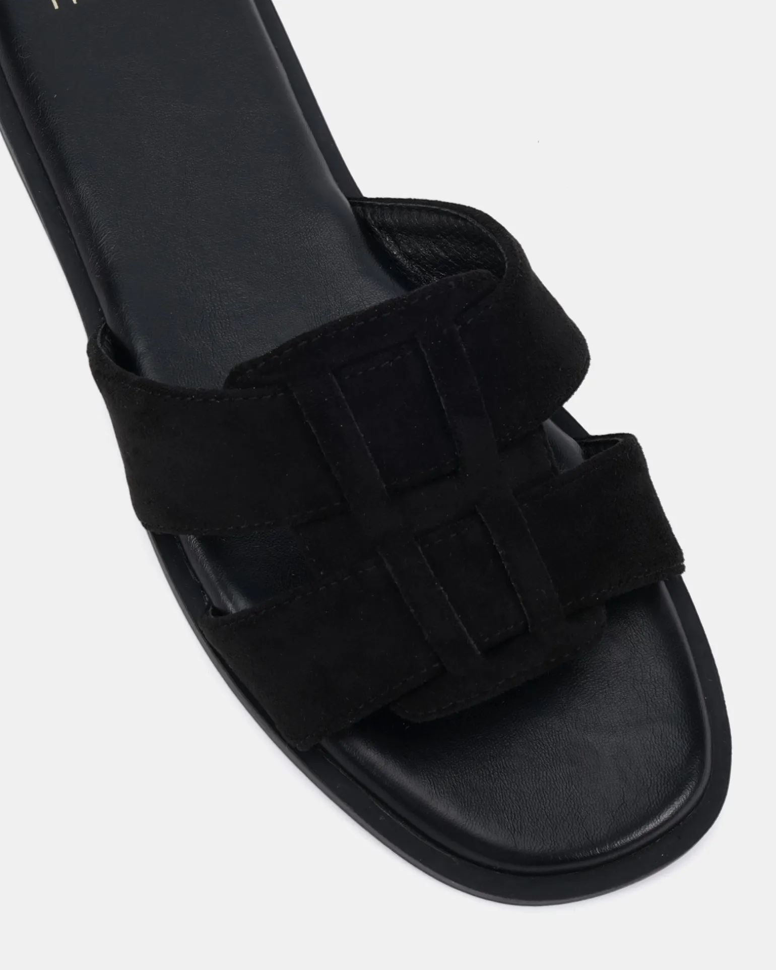 SEAMUS BLACK Flat Sandals