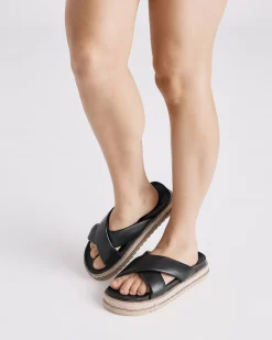 SELENE BLACK Flatform