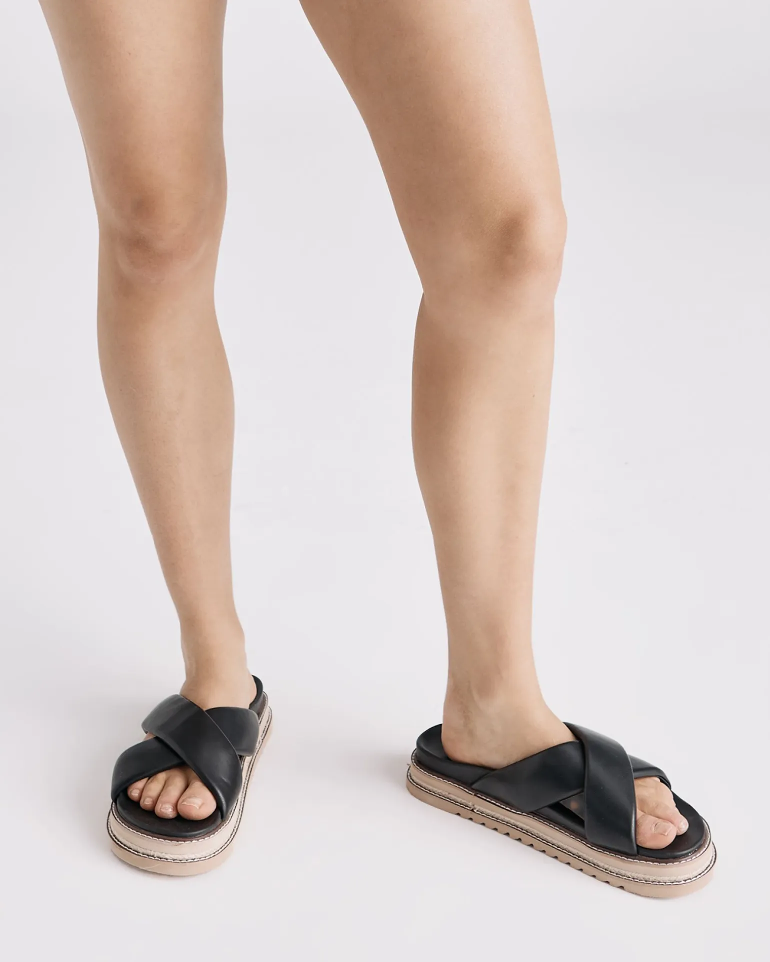 SELENE BLACK Flatform