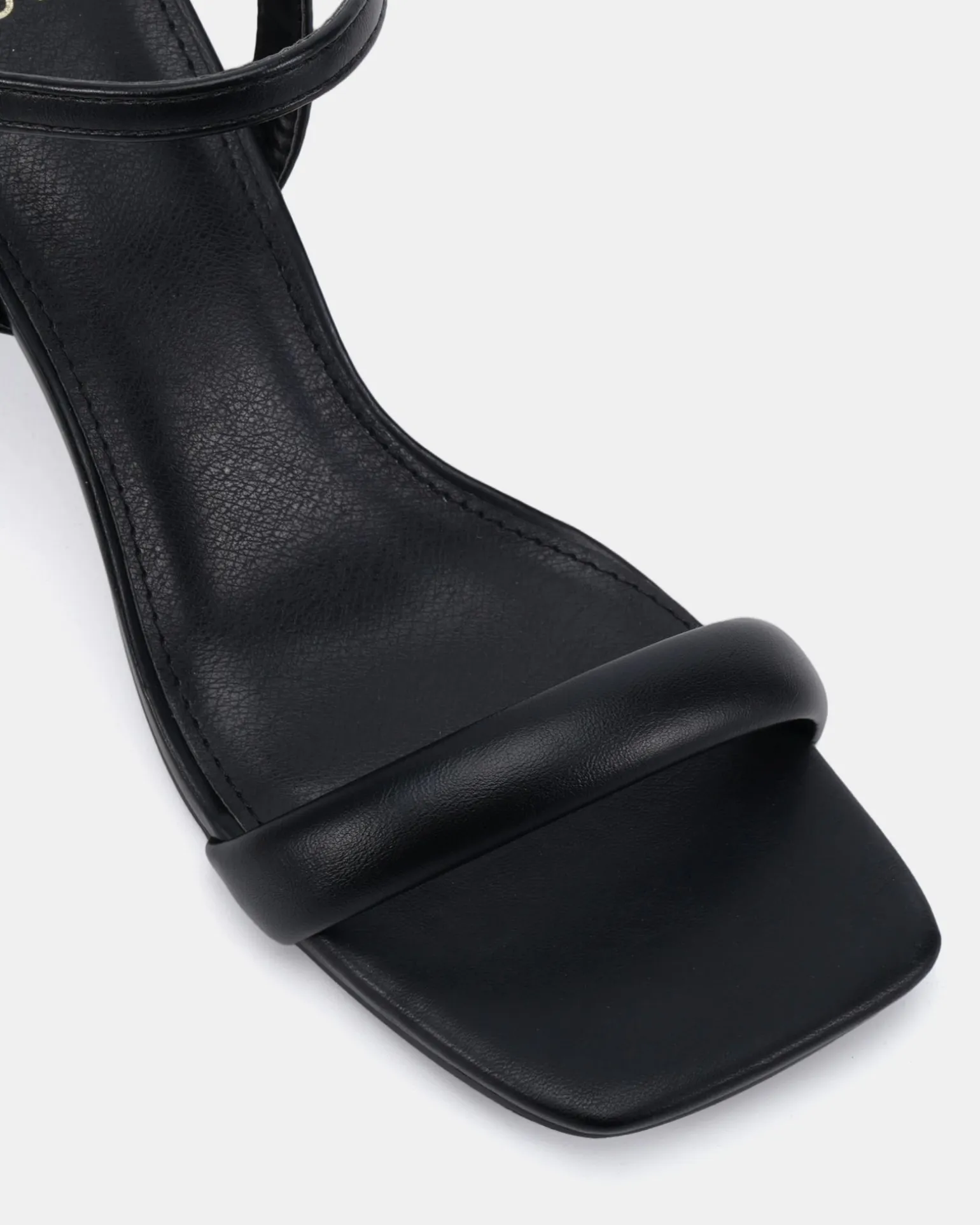 UDAI BLACK Low Heels