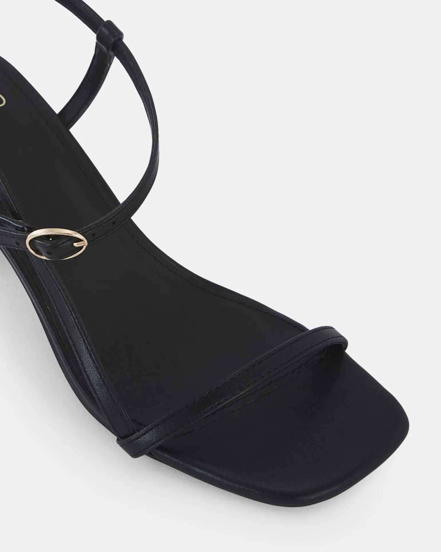 UJALA BLACK Slim Rectangular Heels