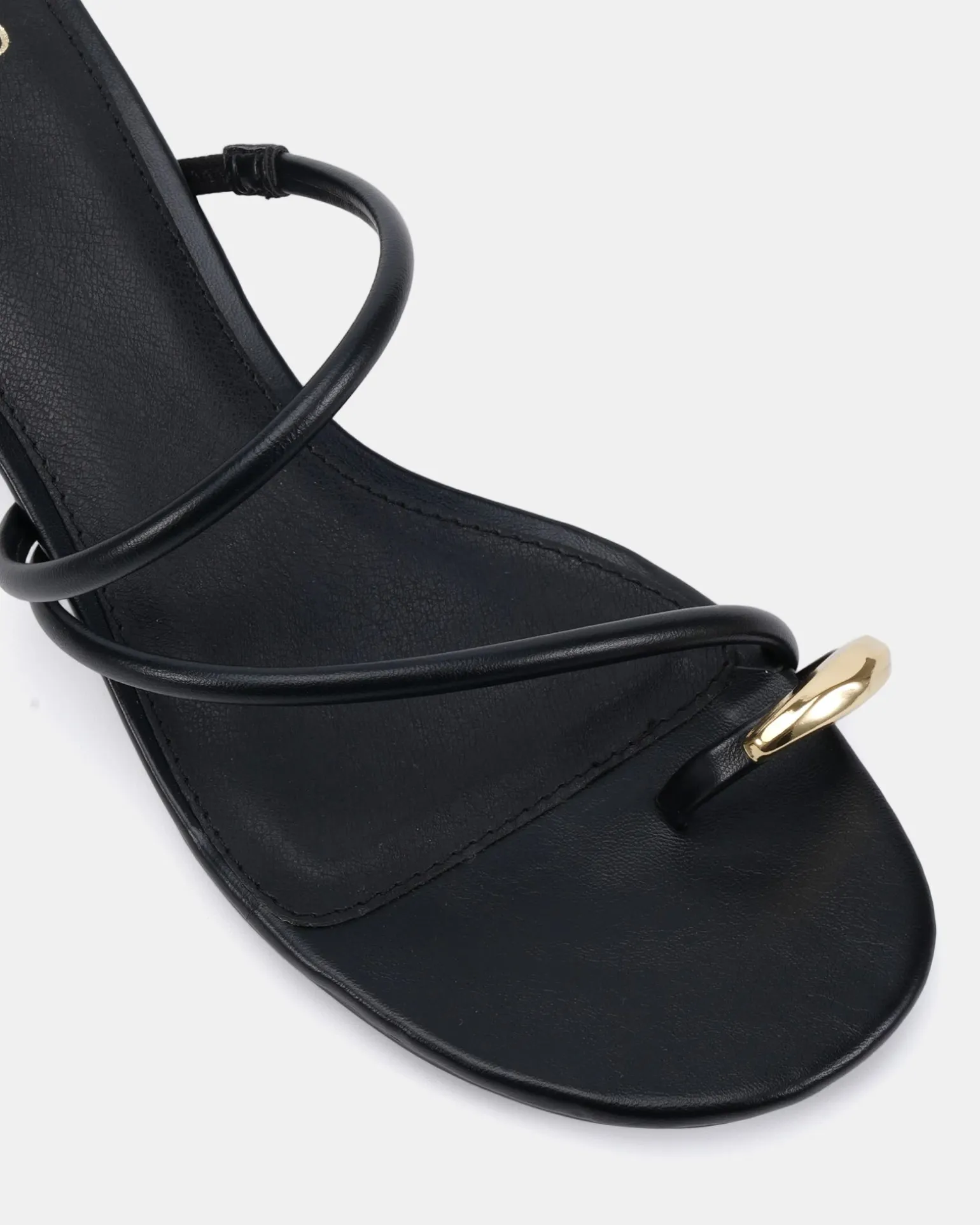 UNITE BLACK Kitten Heels