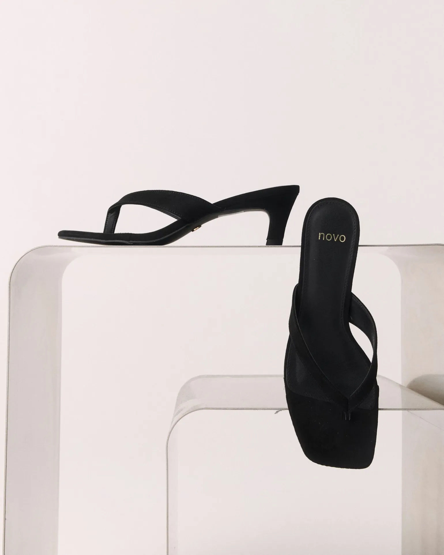 VALENCE BLACK Low Heels