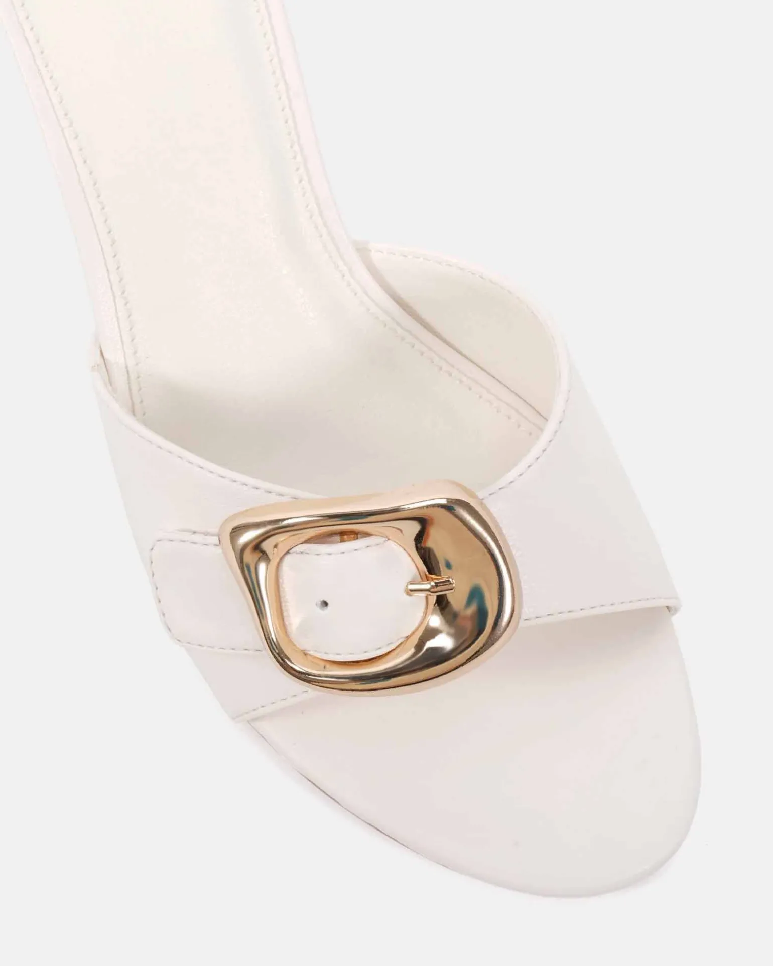 VINTAGE WHITE High Heels