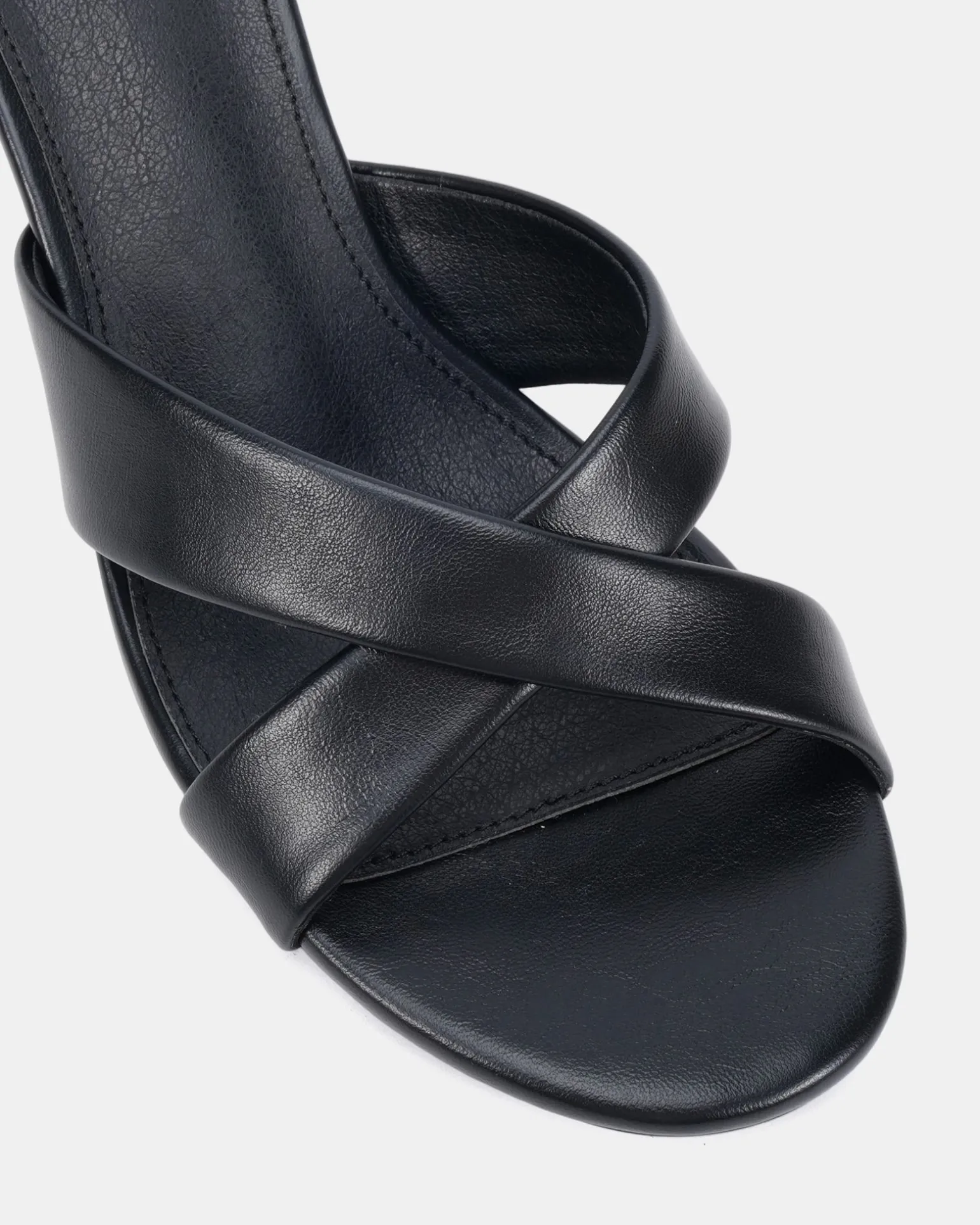 ZONA Black Smooth Mules